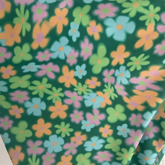 Skatie Napali Bikini Set Top size Small Bottoms size Large - Picture 7 of 9